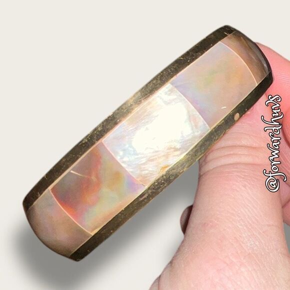 Mother of Pearl Bangle Bracelet - Picture 6 of 7